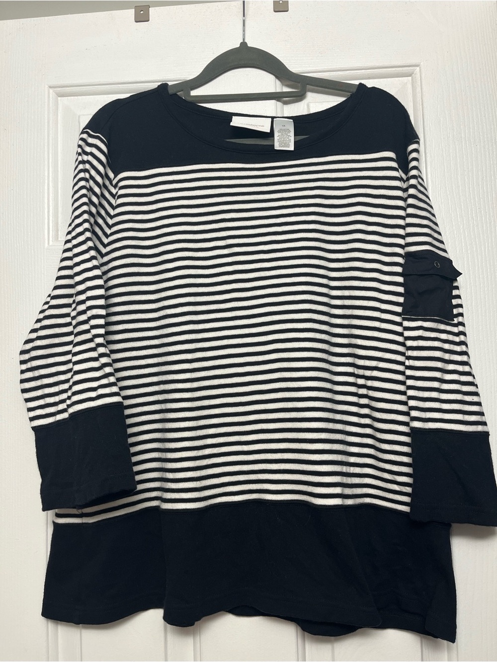Liz Claiborne Black and White Striped Long Sleeve Top